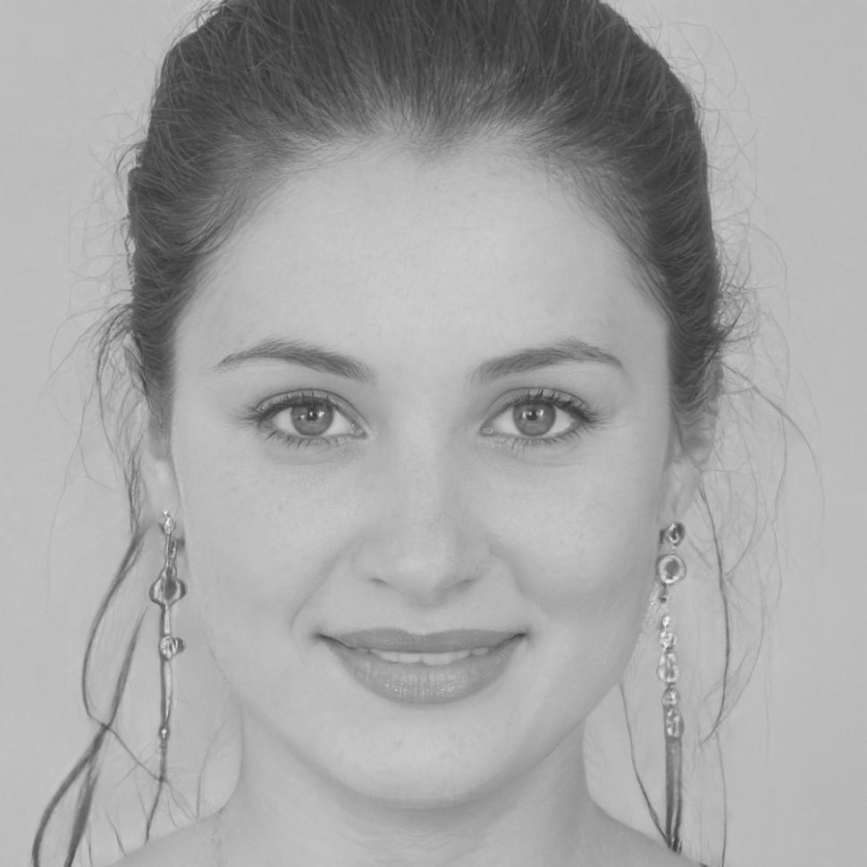 Portrait de Camille Moreau, cliente satisfaite