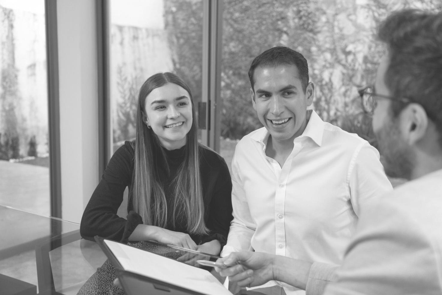 Analyse de documents financiers et de contrats d'assurance